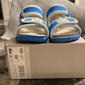 UGG Infant Toddler girls blue sandals, size 02/03-Xs